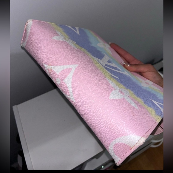 LV TOILETRY DUPE - Picture 5 of 6